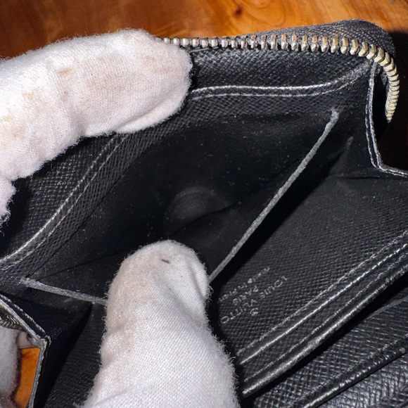 Louis Vuitton
2013 Damier Graphite Pattern Zippy Compact Wallet - Picture 11 of 14